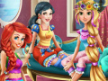                                                                     Disney Princesses Pyjama Party ﺔﺒﻌﻟ