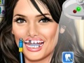                                                                     Ashley Greene at dentist ﺔﺒﻌﻟ